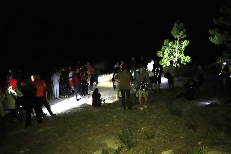El pasado sábado día 29 de septiembre el Ayuntamiento de A Guarda, a través del Departamento de Turismo, organizó una noche de observación de estrellas desde el alto del Monte Torroso en la parroquia de Salcidos que contó con la participación de casi un centenar de personas, actividad enmarcada en las conmemoraciones del Día Mundial del Turismo, que se celebró el pasado 27 de septiembre.