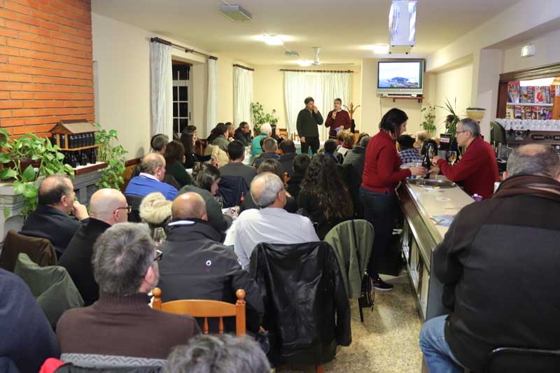 Esta fue la cuarta Barferencia del ciclo 2018-19 y se celebró en el bar O Couto de Camposancos, contando con una gran afluencia de asistentes lo que denota la importancia que tiene para la población guardesa el yacimiento arqueológico de Santa Trega.
