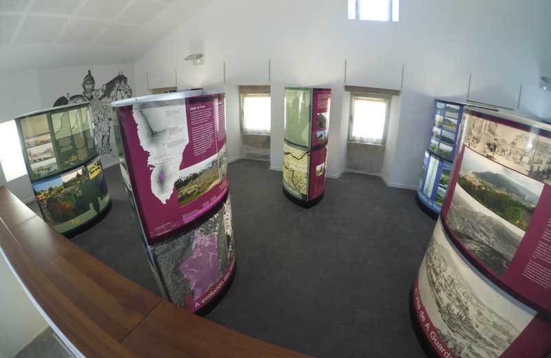 A partir de este fin de semana el Centro de Interpretación del Castillo de Santa Cruz de A Guarda abre nuevamente sus puertas todos los fines de semana y festivos en horario de 11:00h a 14:00h y de 16:00h a 19:00h. Este sábado entrada gratuíta por ser el primer sábado del mes.