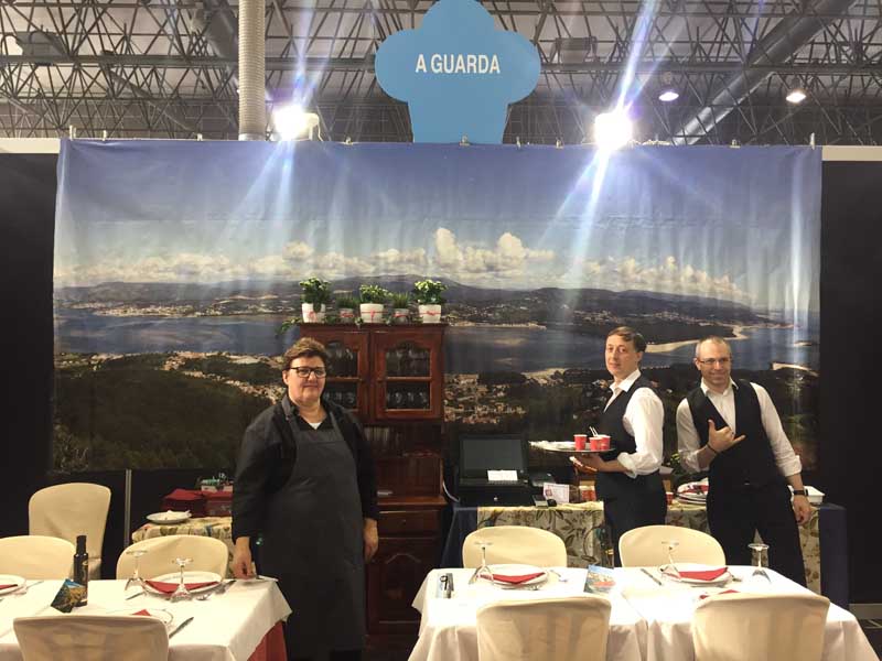 Un escaparate ideal para la promoción del Ayuntamiento de A Guarda a través del Restaurante Xeito que regenta Carmen Baz, quien ofertó el menú «Porto da Guarda» contando con los platos típicos de la cocina marinera como el pulpo, el pez espada y, como no, la langosta de A Guarda.