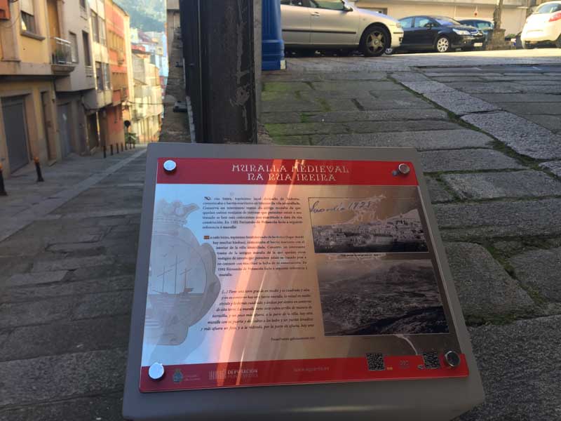 Esta actuación contó con un presupuesto de 13,612,50€ para la puesta en valor de los elementos e hitos históricos con paneles de 30x20cm que muestran fotografías, planos y textos sobre cada uno de ellos, además de un código QR con el que se puede acceder a una página web en la que ampliar más información en varios idiomas, así como fotografías panorámicas en 360º.