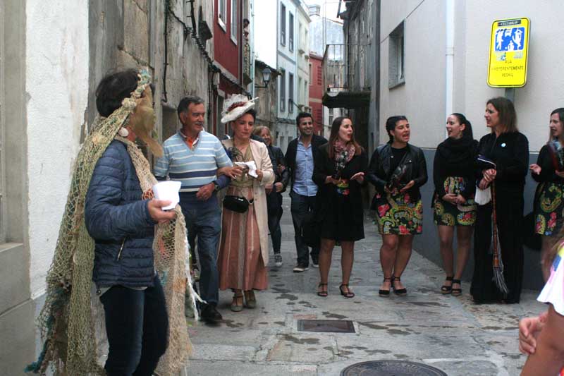 El Calendario de visitas teatralizadas por el casco histórico de A Guarda se acerca a su fin con la penúltima cita a cargo de «Os Quinquiláns», este jueves día 23 de agosto a las 21:00h, con salida desde la Plaza do Reloj.