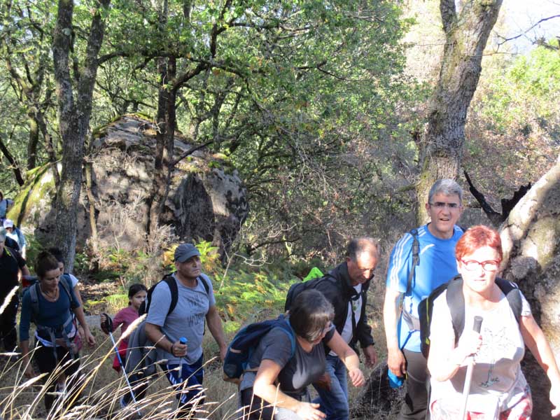 El pasado sábado día 20 de octubre se celebró la segunda salida, en la que los participantes realizaron una ruta de unos 15 km por el Monumento Natural de Pena Corneira.