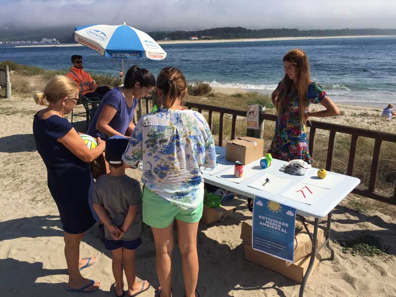 Durante el pasado fin de semana las playas guardesas de “Area Grande” y “O Muíño”, ambas con bandera azul, acogieron dos actividades medioambientales destinadas al fomento de buenas prácticas en las playas del municipio.
