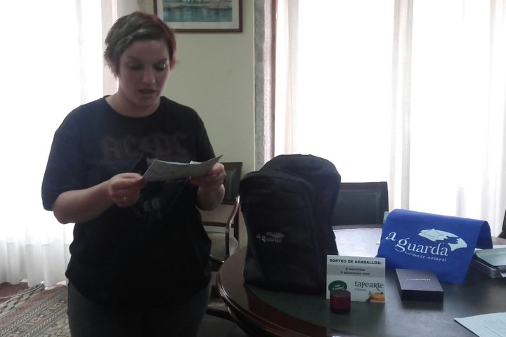 momento do sorteo con Elena Baz Concelleira de Cultura