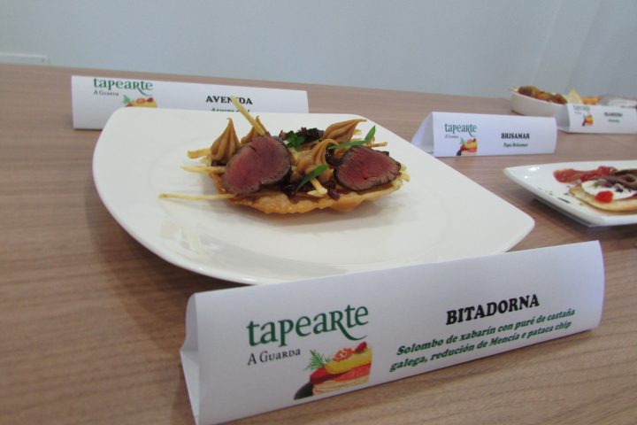 Bitadorna. Solombo de xabarín con puré de castaña galega, redución de Mencía e pataca chip