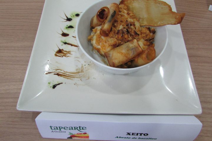 Xeito. Abraio de bacallau. Bacallau con verduras e pan de maiz gratinado