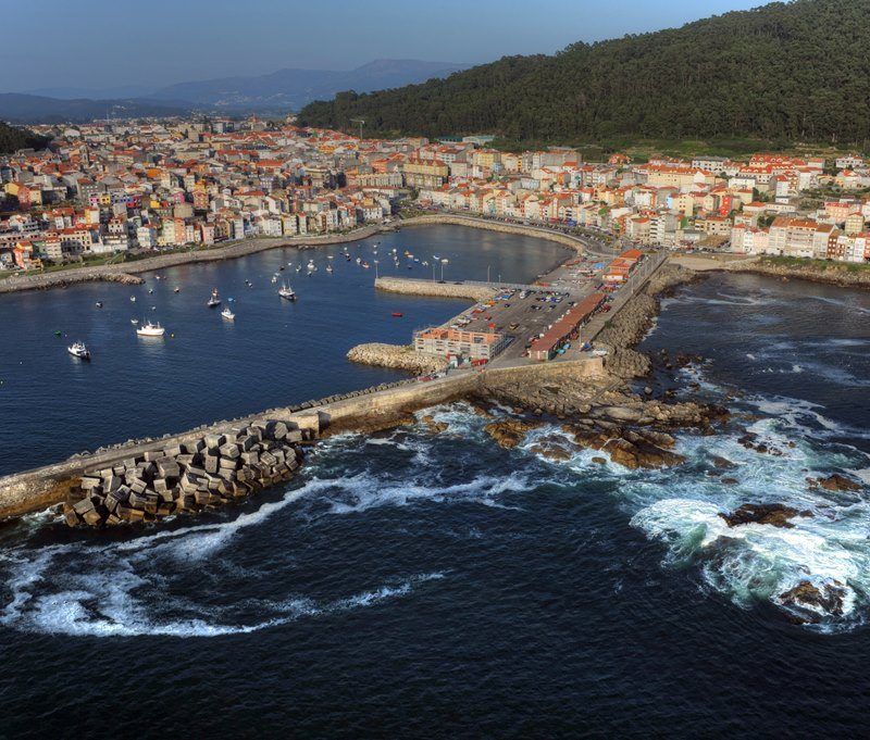 Dique sur del puerto de A Guarda