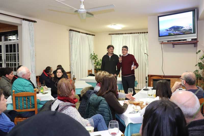 Esta fue la cuarta Barferencia del ciclo 2018-19 y se celebró en el bar O Couto de Camposancos, contando con una gran afluencia de asistentes lo que denota la importancia que tiene para la población guardesa el yacimiento arqueológico de Santa Trega.