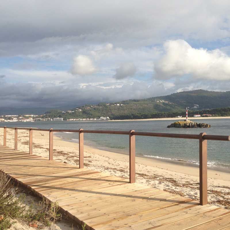 La Asociación de Educación Ambiental y del Consumidor (ADEAC) y la rama española de la Federación Europea de Educación Ambiental (FEE) dieron a conocer esta semana el listado de playas españolas reconocidas con bandera azul para esta temporada estival, entre las que se encuentran los arenales guardeses de Area Grande(marítimo) y O Muíño(fluvial).
