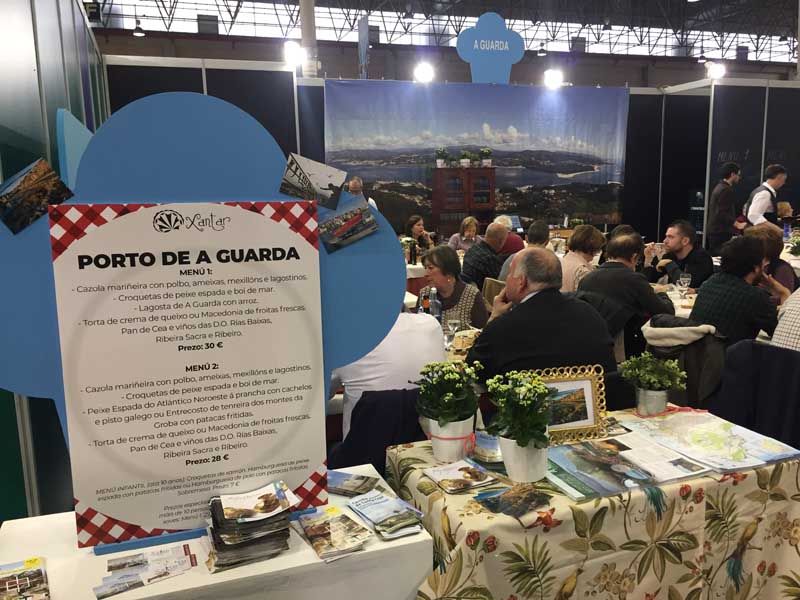 Un escaparate ideal para la promoción del Ayuntamiento de A Guarda a través del Restaurante Xeito que regenta Carmen Baz, quien ofertó el menú «Porto da Guarda» contando con los platos típicos de la cocina marinera como el pulpo, el pez espada y, como no, la langosta de A Guarda.