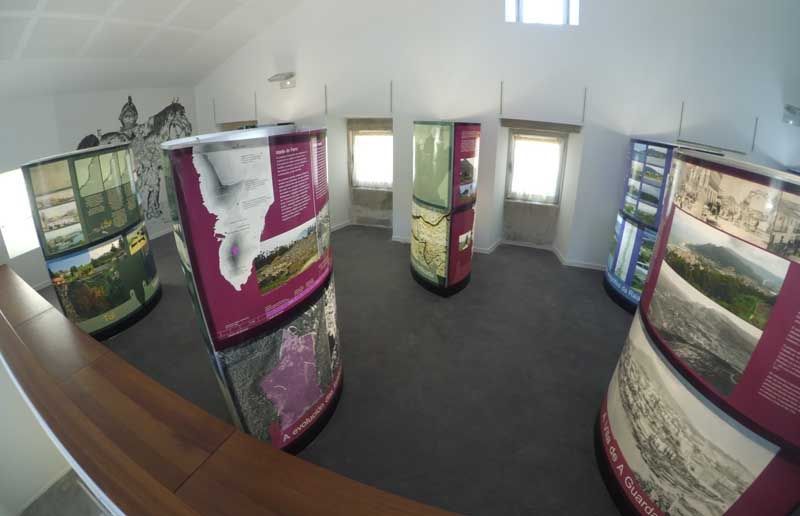 A partir de este fin de semana se modifican los horarios del «Museo do Mar» y del Centro de Interpretación del Castillo de Santa Cruz, que pasan ya al horario de inverno. El nuevo horario de estos dos museos, incluídos en la Red de Museos Municipal, será de 11:00h a 14:00h y de 16:00h a 19:00h los sábados, domingos y festivos.