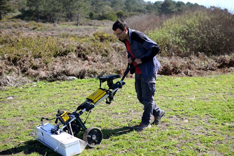 El proyecto «A Guarda, Mar de Sal» no se limita a la excavación, sino que por medio de las últimas tecnologías se quiere conseguir la imagen más amplia y precisa posible de la extensión y de la morfología de estas salinas.