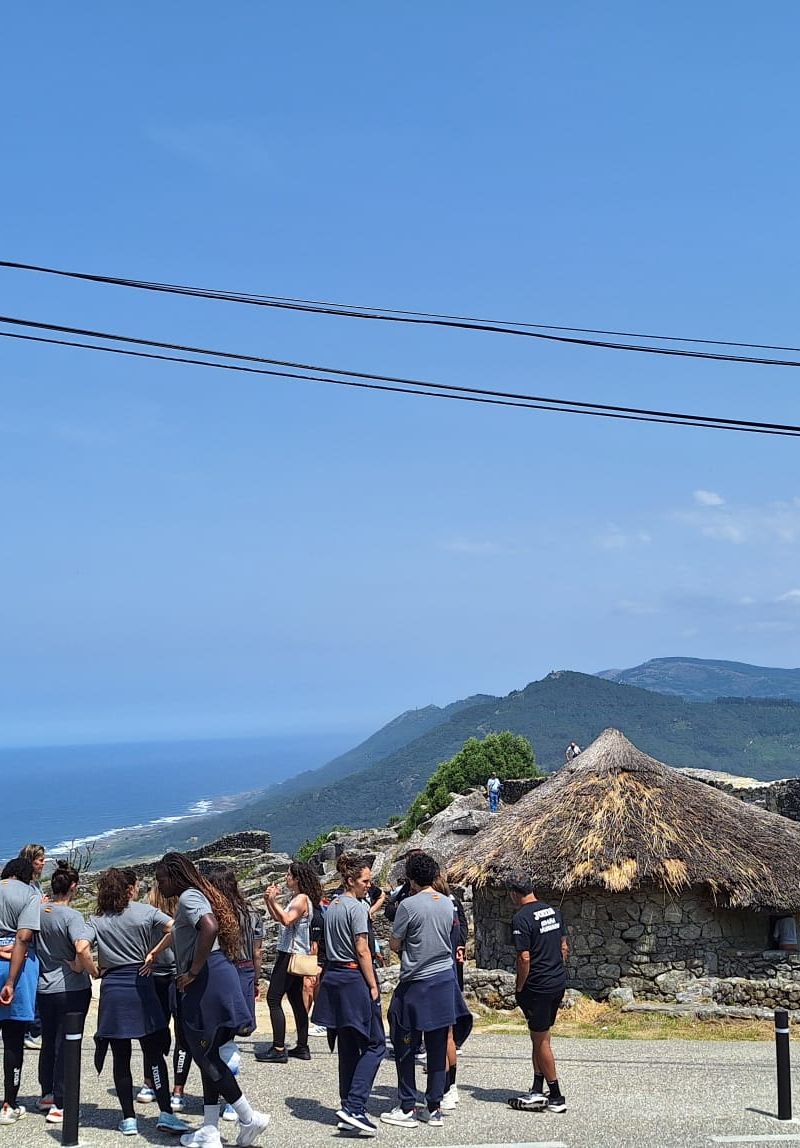 Las Guerreras visitan el monte y el castro de Santa Trega